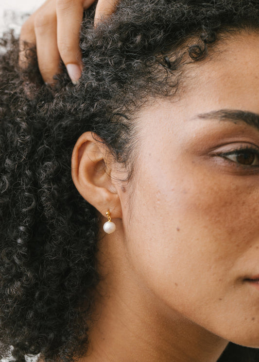 Freshwater Pearl Earrings| Dainty Pearl Earrings|Custom Gift for Her |Dainty Pearl Jewelry| Bridesmaids Gifts | Simple Everyday Earrings